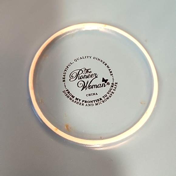 PIONEER  WOMAN  SET OF 4 DINNER PLATES PAIGE DENIM PATTERN SCALLOPED EDGES - Picture 4 of 5